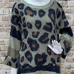 LEOPARD ON THE RUN SWEATER